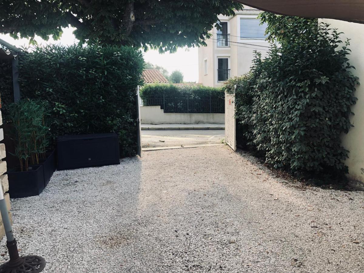 Votre Sejour A Sanary Dans Bas De Villa Avec Terrasse Vegetalisee Et Abritee Exposition Est Sud Ouest A 400M Du Centre Ville En Zone Pietonne Ou Tout Peut Se Faire A Pied Санари-сюр-Мер Екстериор снимка
