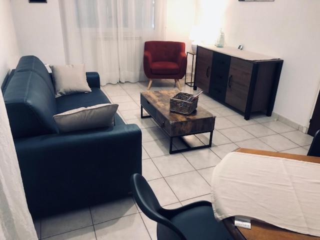 Votre Sejour A Sanary Dans Bas De Villa Avec Terrasse Vegetalisee Et Abritee Exposition Est Sud Ouest A 400M Du Centre Ville En Zone Pietonne Ou Tout Peut Se Faire A Pied Санари-сюр-Мер Екстериор снимка